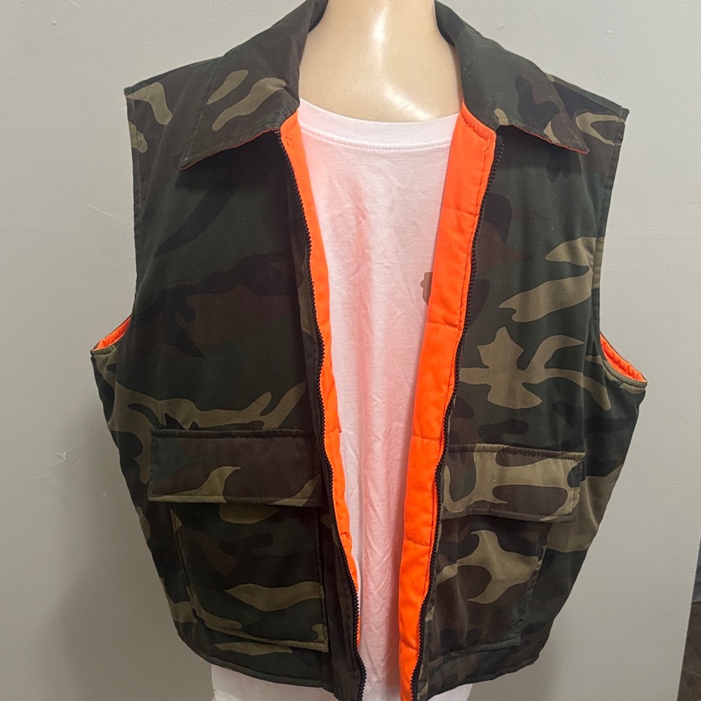 Camouflage Sleeveless Jacket with Orange Lining